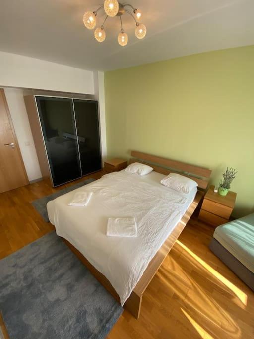 Green Apartment 214 With Private Parking บูคาเรสต์ ภายนอก รูปภาพ